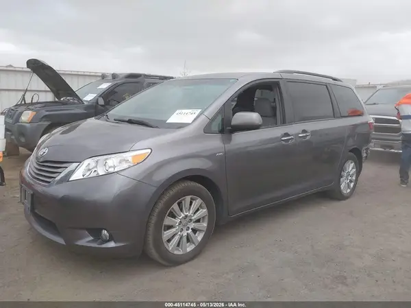 5TDDK3DC9GS135096 2016 TOYOTA SIENNA - Image 2