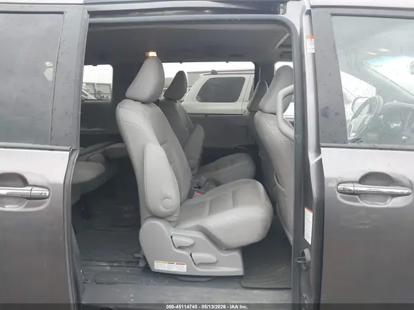 5TDDK3DC9GS135096 2016 TOYOTA SIENNA - Image 8