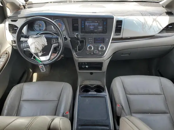 5TDDK3DC9GS135308 2016 TOYOTA SIENNA - Image 8