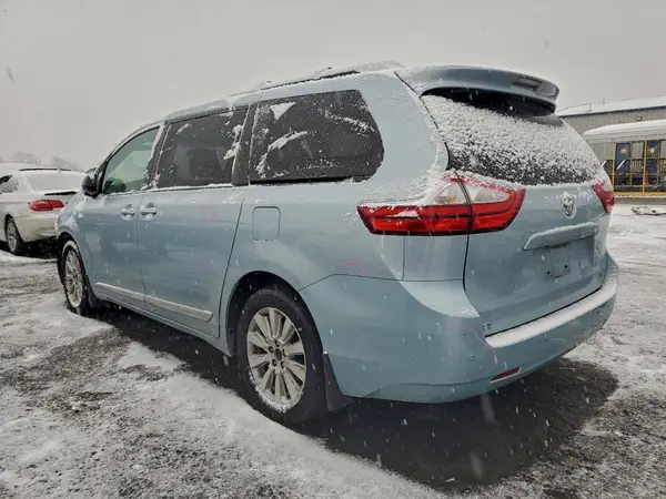 5TDDK3DC9GS136295 2016 TOYOTA SIENNA - Image 2