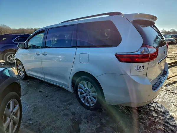 5TDDK3DC9GS136698 2016 TOYOTA SIENNA - Image 2