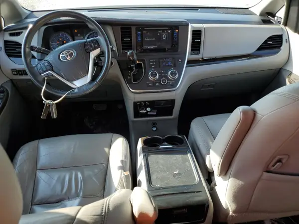 5TDDK3DC9GS142940 2016 TOYOTA SIENNA - Image 8
