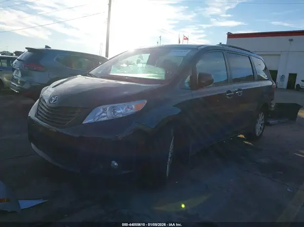 5TDDK3DC9GS144901 2016 TOYOTA SIENNA - Image 2