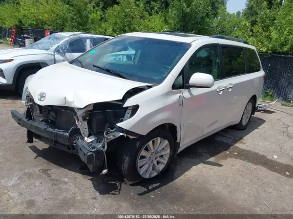 5TDDK3DC9GS145823 2016 TOYOTA SIENNA - Image 2