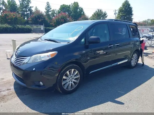 5TDDK3DCOGS134757 2016 TOYOTA SIENNA - Image 2