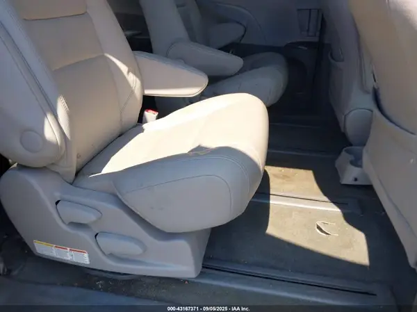 5TDDK3DCOGS134757 2016 TOYOTA SIENNA - Image 8