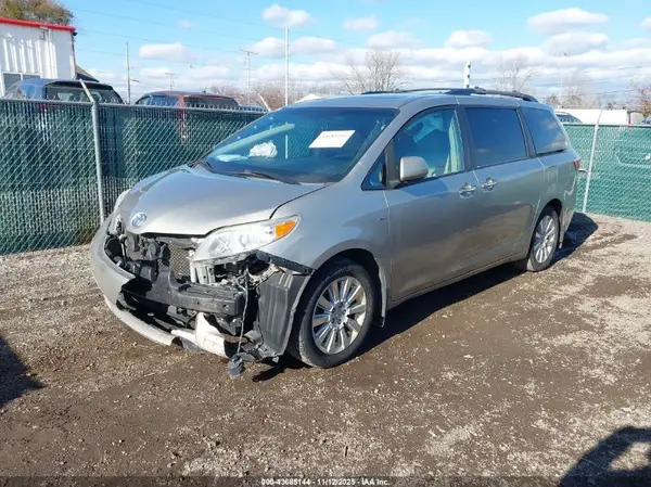 5TDDK3DCXGS131008 2016 TOYOTA SIENNA - Image 2