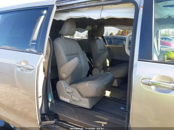 5TDDK3DCXGS131008 2016 TOYOTA SIENNA - Image 8