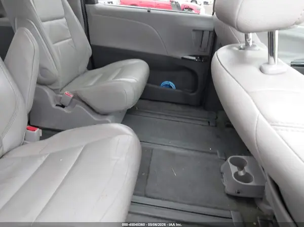 5TDDK3DCXGS136564 2016 TOYOTA SIENNA - Image 8