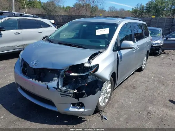5TDDK3DCXGS137651 2016 TOYOTA SIENNA - Image 2