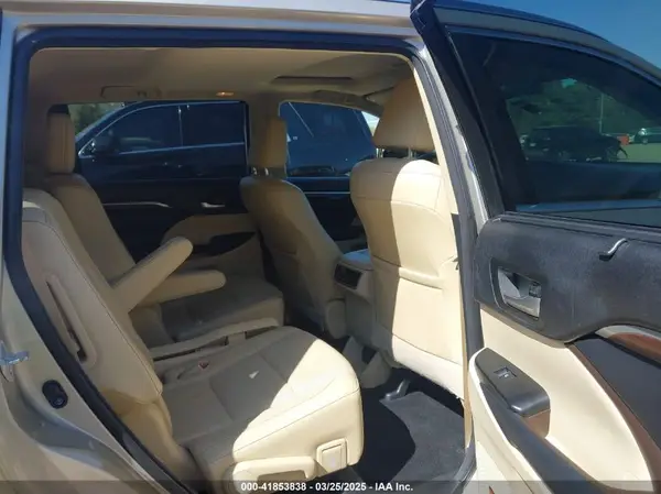 5TDDKRFH0GS247135 2016 TOYOTA HIGHLANDER - Image 8
