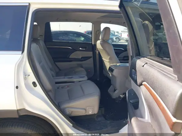 5TDDKRFH0GS302067 2016 TOYOTA HIGHLANDER - Image 8