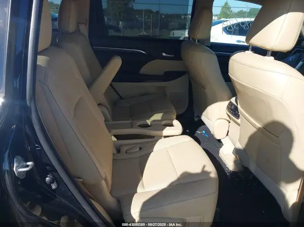 5TDDKRFH0GS312257 2016 TOYOTA HIGHLANDER - Image 8