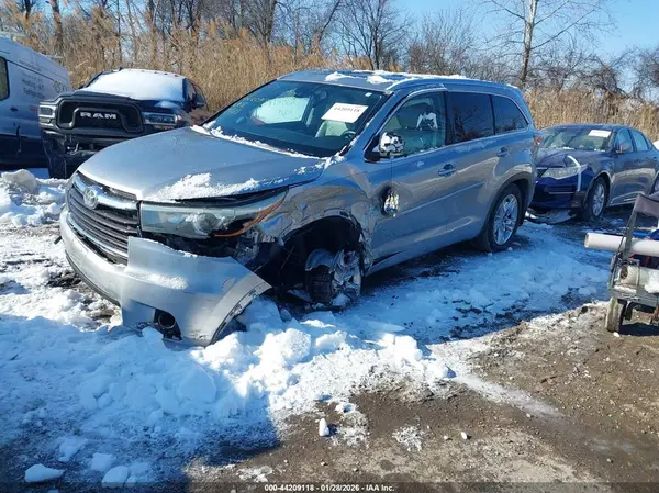 5TDDKRFH0GS329799 2016 TOYOTA HIGHLANDER - Image 2