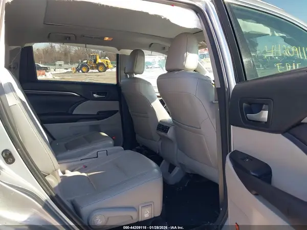 5TDDKRFH0GS329799 2016 TOYOTA HIGHLANDER - Image 8