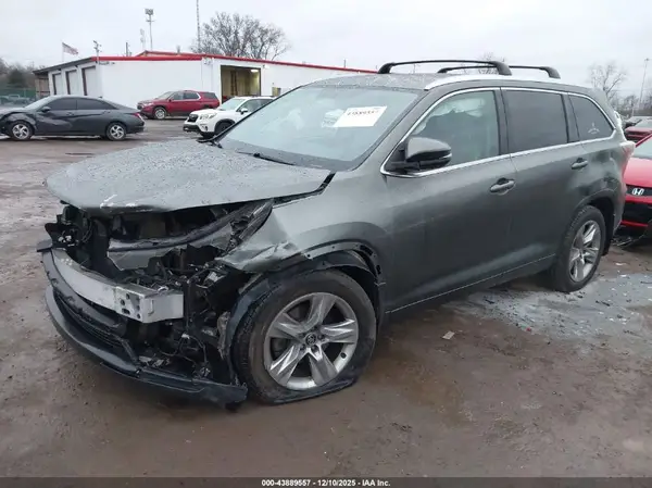 5TDDKRFH0GS353312 2016 TOYOTA HIGHLANDER - Image 2