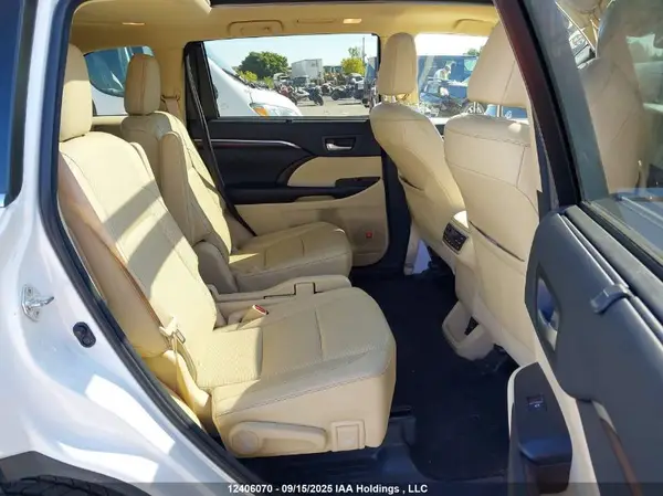 5TDDKRFH1GS225581 2016 TOYOTA HIGHLANDER - Image 8