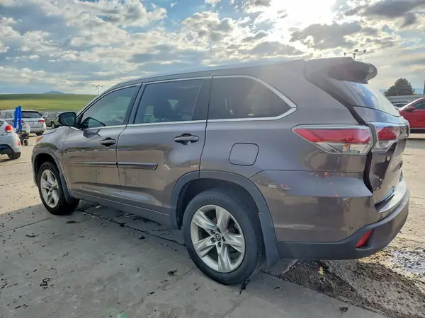 5TDDKRFH1GS260329 2016 TOYOTA HIGHLANDER - Image 2