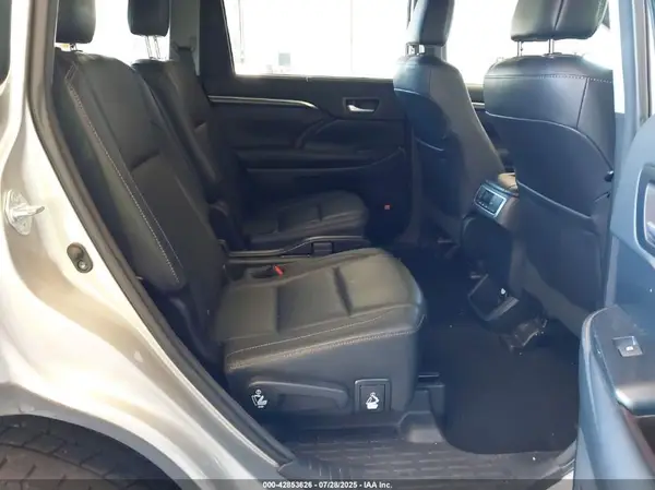 5TDDKRFH1GS340861 2016 TOYOTA HIGHLANDER - Image 8