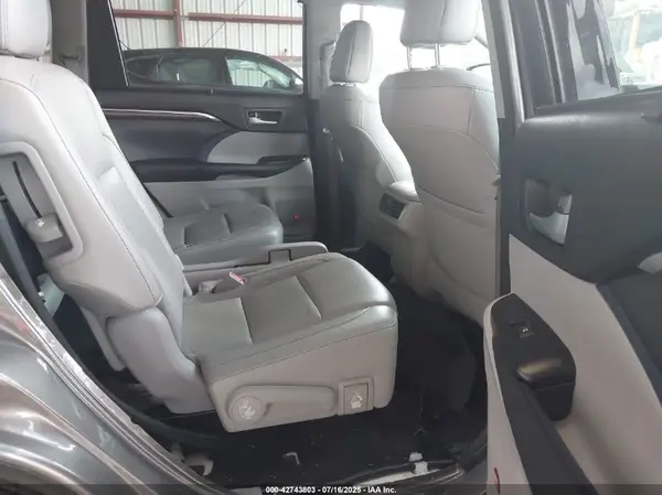 5TDDKRFH1GS355442 2016 TOYOTA HIGHLANDER - Image 8