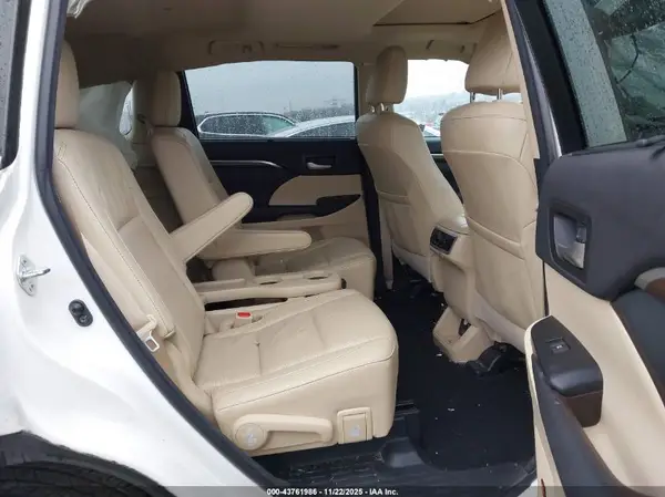 5TDDKRFH2GS230112 2016 TOYOTA HIGHLANDER - Image 8