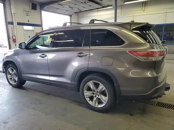 5TDDKRFH2GS236489 2016 TOYOTA HIGHLANDER - Image 2