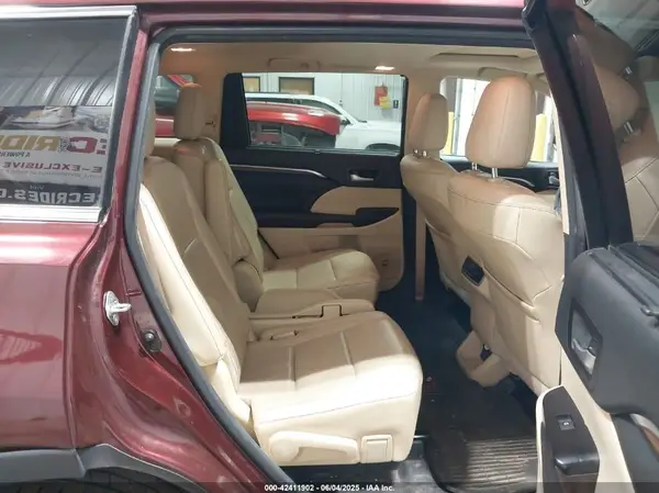 5TDDKRFH2GS243247 2016 TOYOTA HIGHLANDER - Image 8