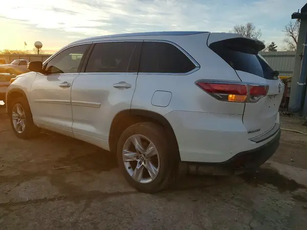 5TDDKRFH2GS247704 2016 TOYOTA HIGHLANDER - Image 2