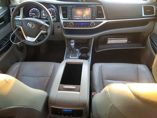 5TDDKRFH2GS247704 2016 TOYOTA HIGHLANDER - Image 8