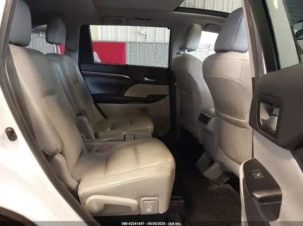 5TDDKRFH2GS292674 2016 TOYOTA HIGHLANDER - Image 8