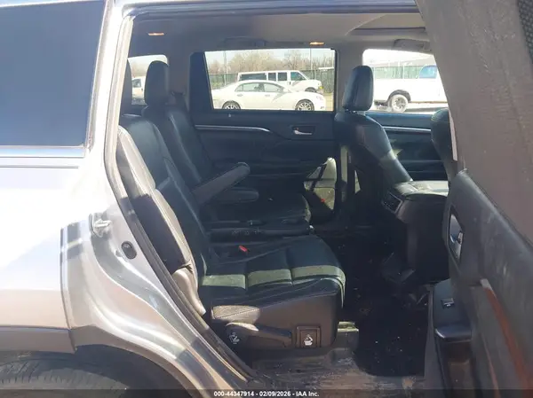 5TDDKRFH2GS353165 2016 TOYOTA HIGHLANDER - Image 8