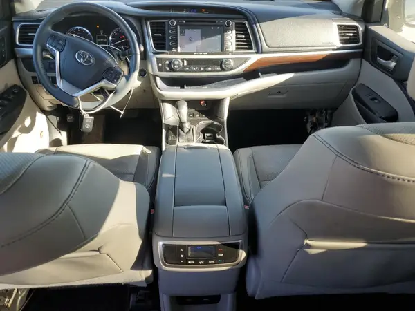 5TDDKRFH3GS283157 2016 TOYOTA HIGHLANDER - Image 8