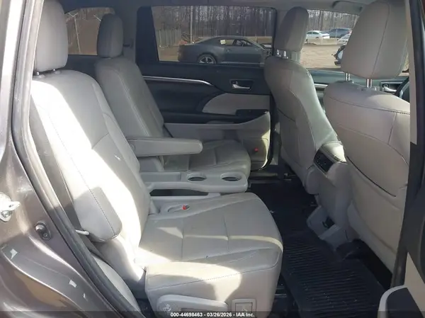 5TDDKRFH4GS264813 2016 TOYOTA HIGHLANDER - Image 8
