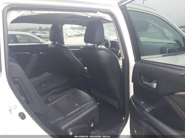 5TDDKRFH4GS274886 2016 TOYOTA HIGHLANDER - Image 8