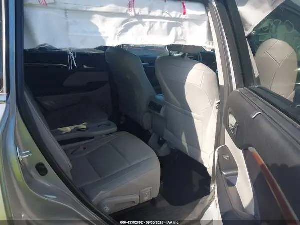 5TDDKRFH4GS278999 2016 TOYOTA HIGHLANDER - Image 8