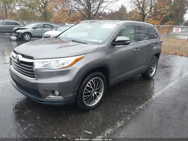 5TDDKRFH4GS310561 2016 TOYOTA HIGHLANDER - Image 2