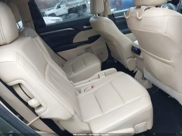 5TDDKRFH4GS310561 2016 TOYOTA HIGHLANDER - Image 8