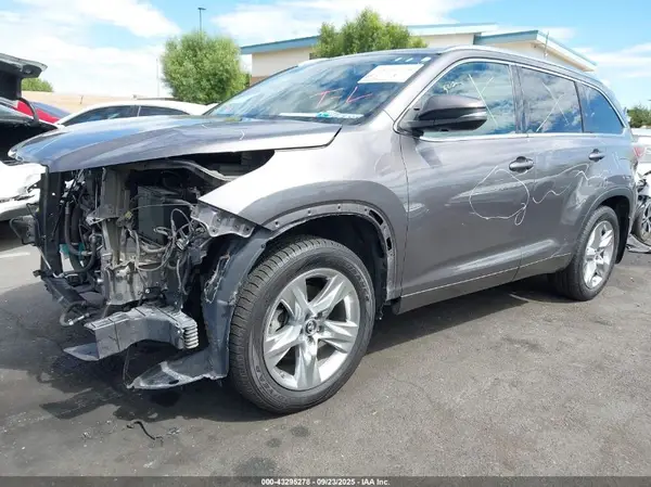 5TDDKRFH4GS335069 2016 TOYOTA HIGHLANDER - Image 2