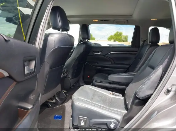 5TDDKRFH4GS335069 2016 TOYOTA HIGHLANDER - Image 8
