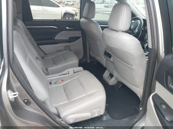 5TDDKRFH4GS339378 2016 TOYOTA HIGHLANDER - Image 8