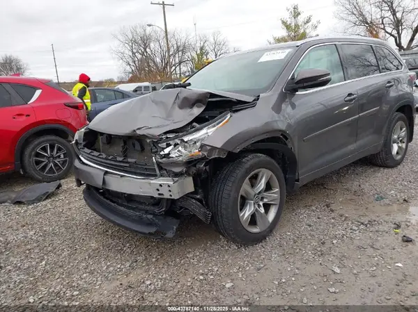 5TDDKRFH4GS339879 2016 TOYOTA HIGHLANDER - Image 2