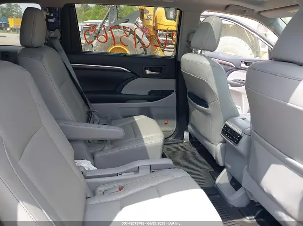 5TDDKRFH5GS244277 2016 TOYOTA HIGHLANDER - Image 8