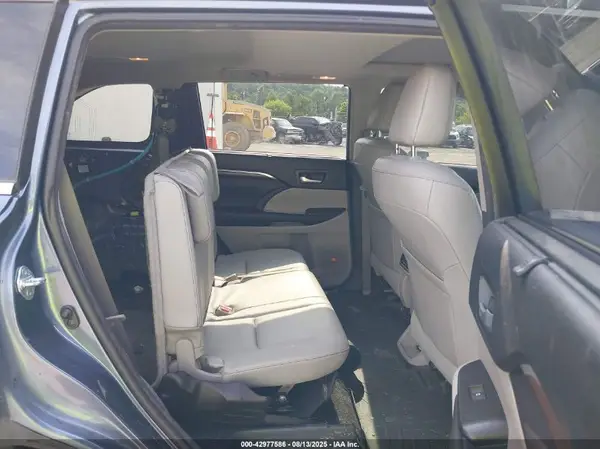 5TDDKRFH5GS330592 2016 TOYOTA HIGHLANDER - Image 8