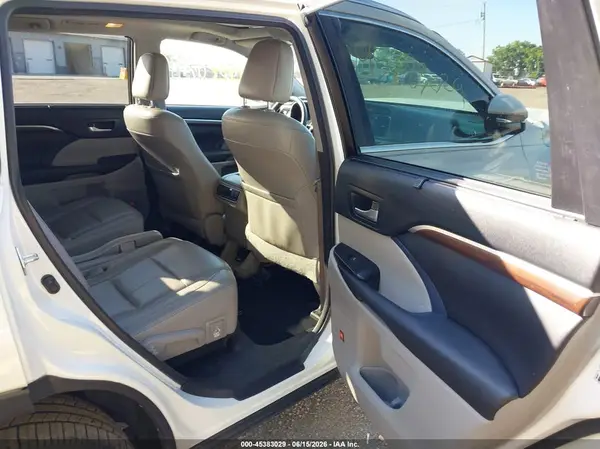 5TDDKRFH5GS338935 2016 TOYOTA HIGHLANDER - Image 8