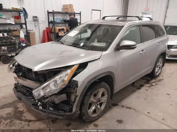 5TDDKRFH6GS229819 2016 TOYOTA HIGHLANDER - Image 2