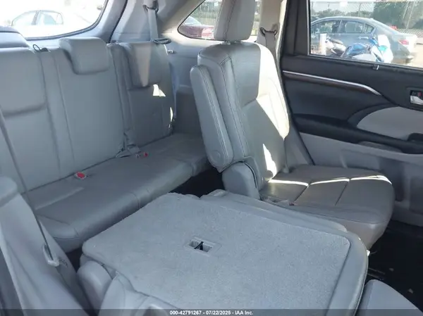 5TDDKRFH6GS237449 2016 TOYOTA HIGHLANDER - Image 8