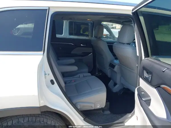 5TDDKRFH6GS264067 2016 TOYOTA HIGHLANDER - Image 8