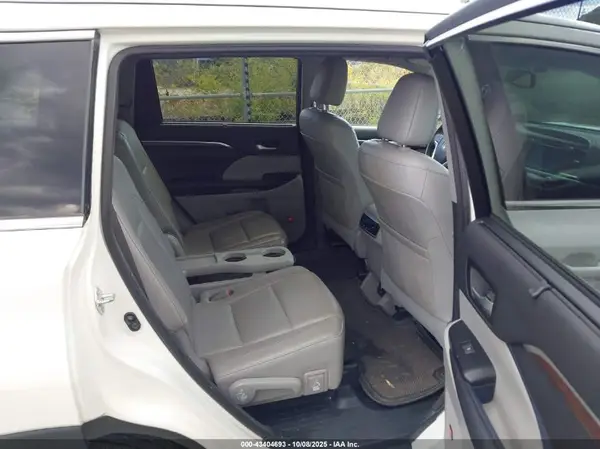 5TDDKRFH6GS301828 2016 TOYOTA HIGHLANDER - Image 8