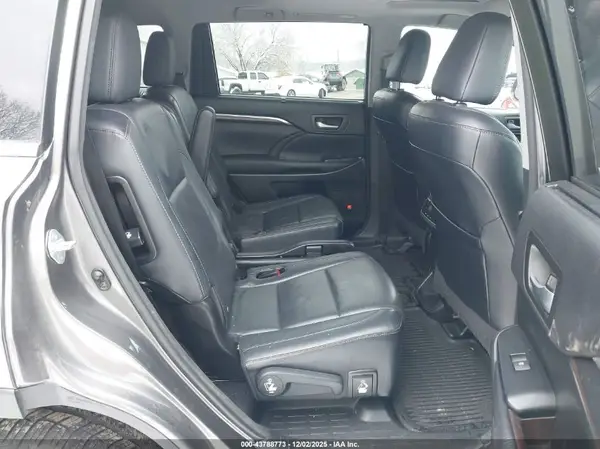 5TDDKRFH7GS245480 2016 TOYOTA HIGHLANDER - Image 8