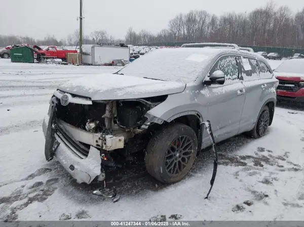 5TDDKRFH7GS290807 2016 TOYOTA HIGHLANDER - Image 2